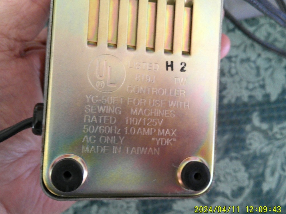 TOYOTA 6700 SEGER SEWING MACHINE (WORKING)