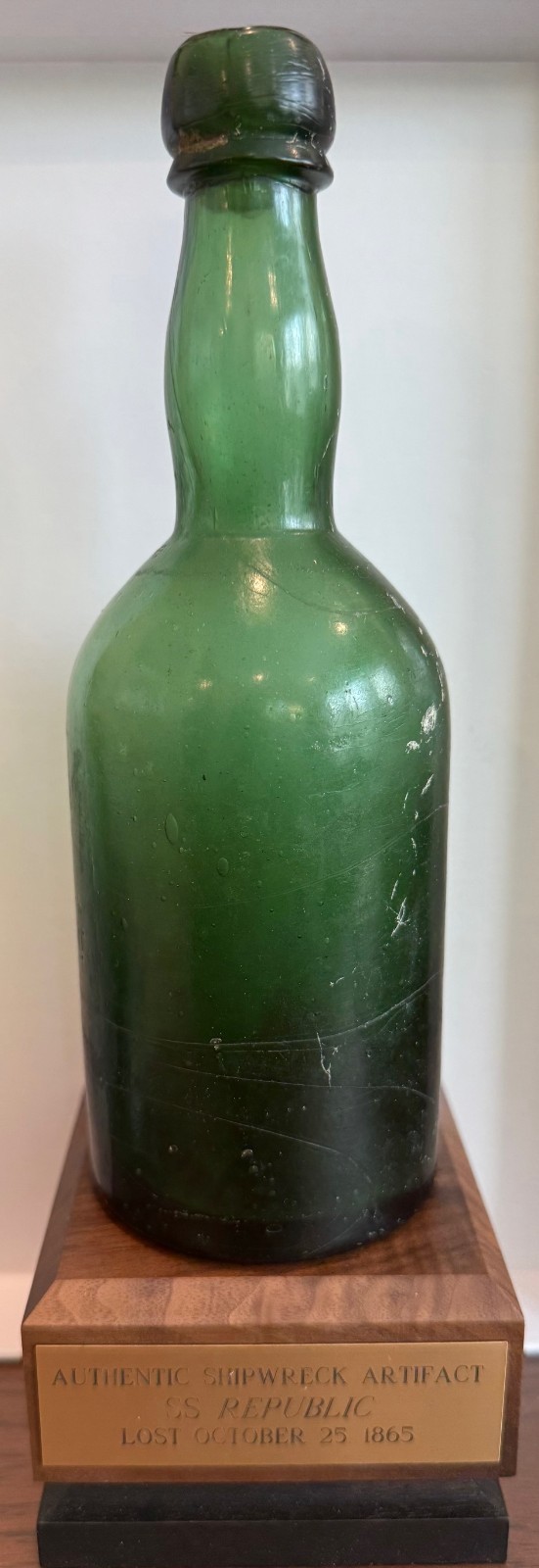 S.S. REPUBLIC SHIPWRECK GREEN BEER BOTTLE  ARTIFACT W/ WOOD BASE, BOOK, NO COA