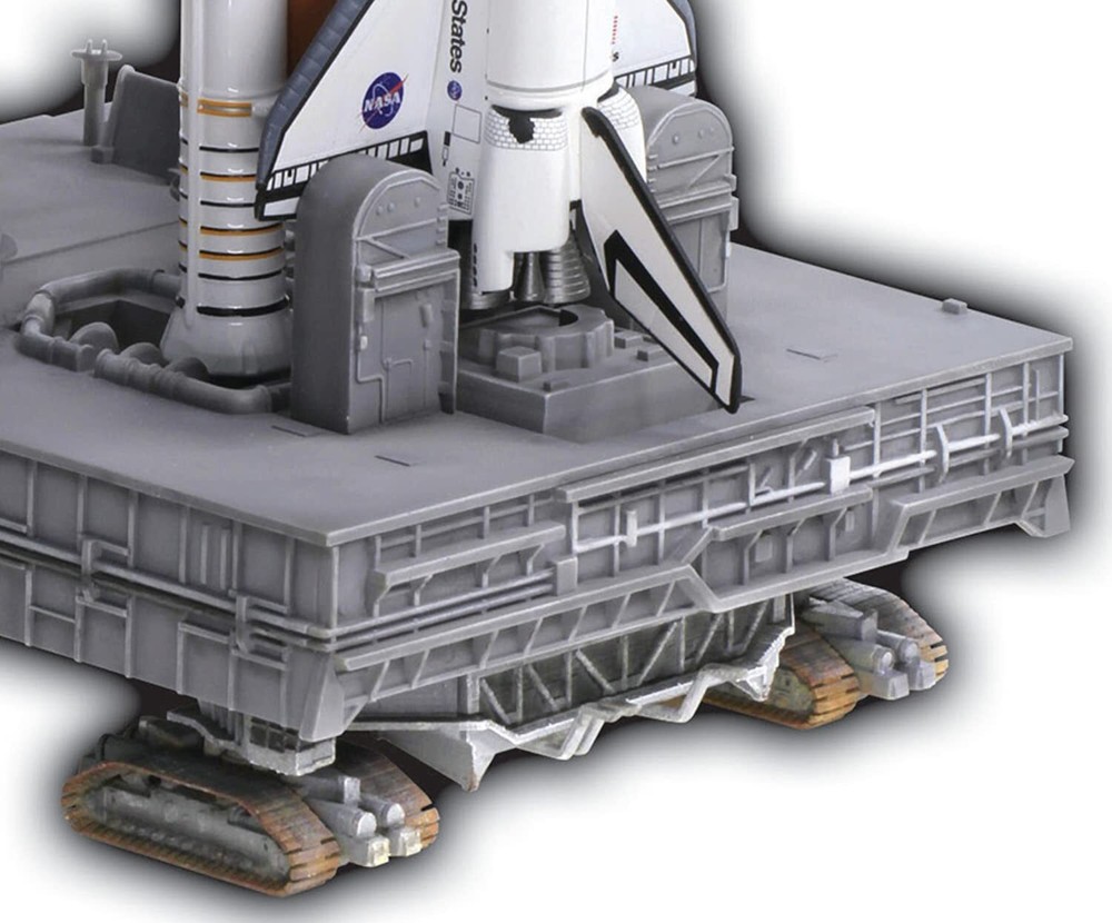 1/400 Space Shuttle with crawler transporter assembly plastic model DR11023