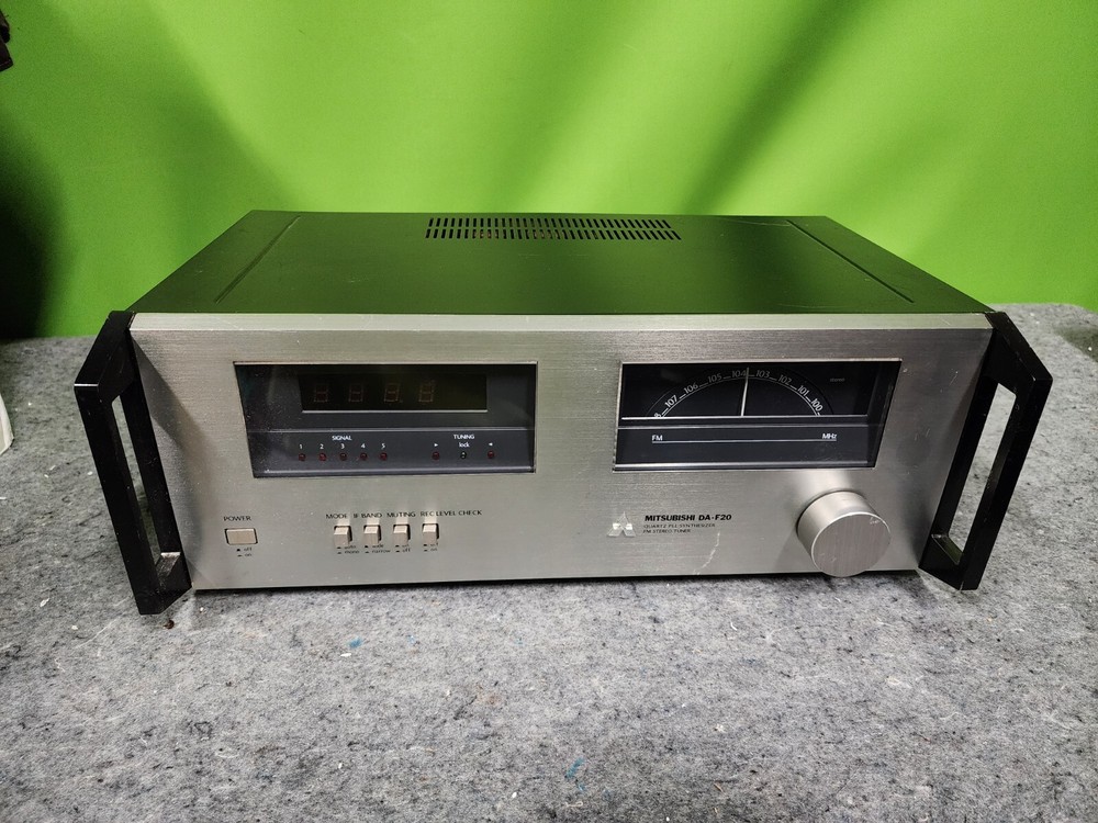 Mitsubishi DA-F20 Stereo Tuner
