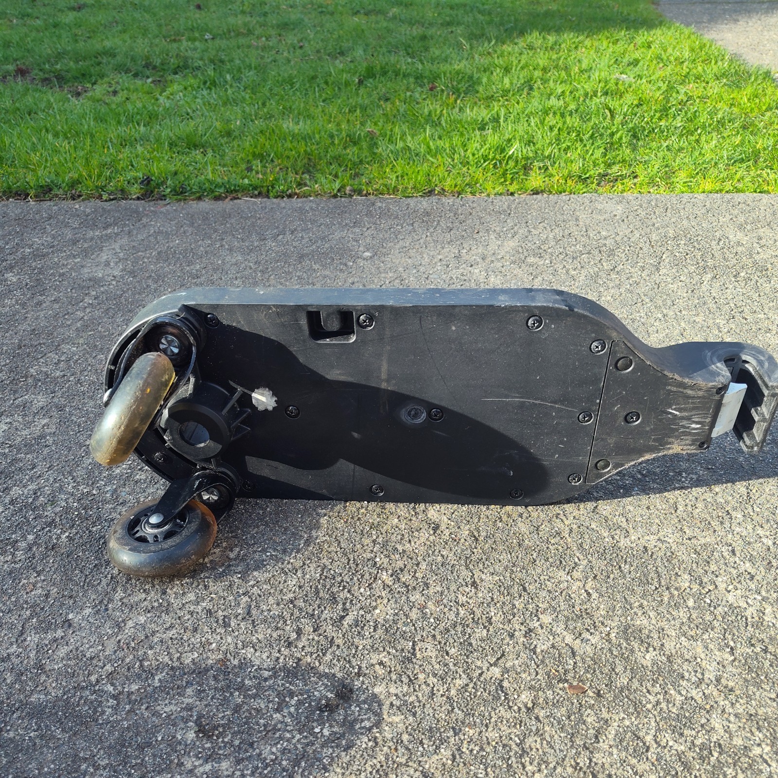 Mockingbird Skateboard Attachment With Seat And Attachment Hub