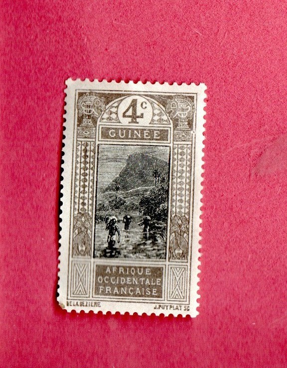 GUINEE USED 4 CENT POSTAGE STAMP