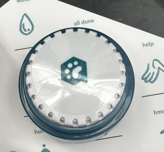 FluentPet Tester Kit – 2 Buttons + 2 Neutral Tiles – Used