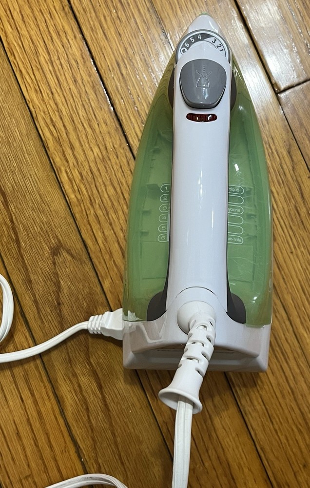 Black & Decker Easy Steam Compact Iron