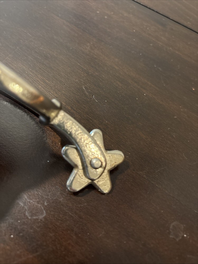 ONE UNMARKED SPUR - SILVER COLORED - SPINNING ROWEL