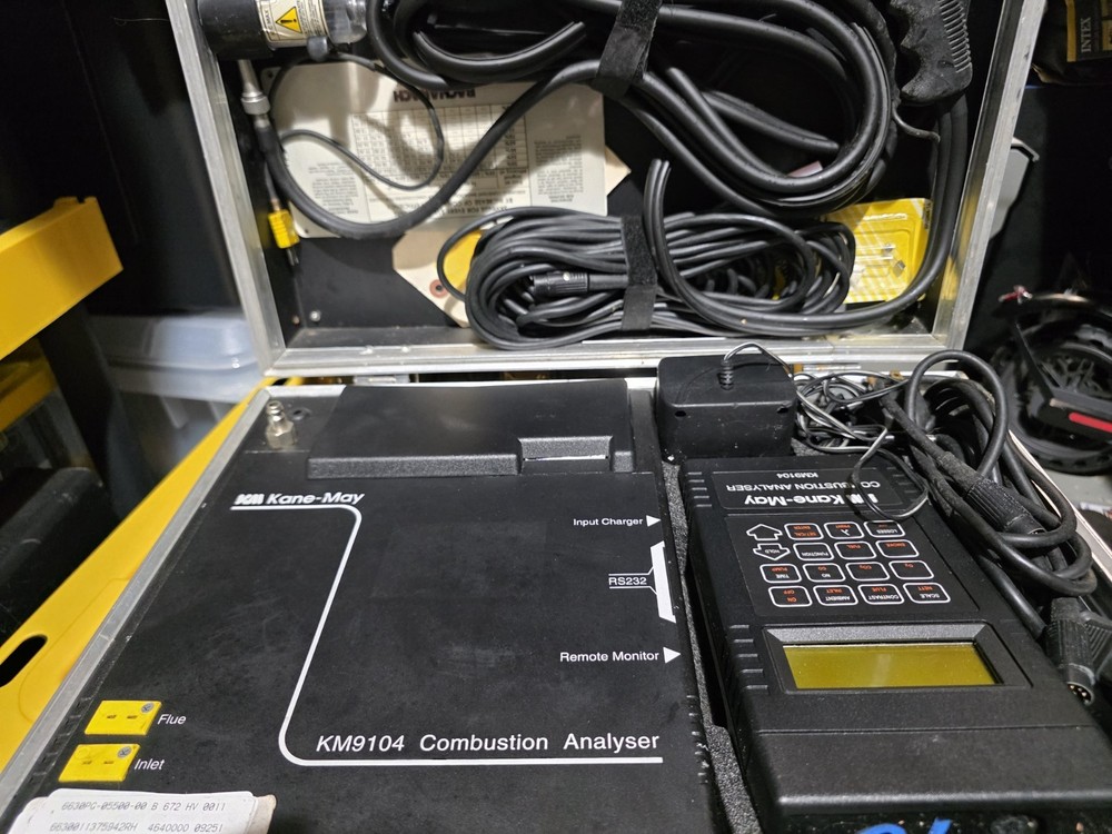 KM9104 COMBUSTION ANALYZER Used