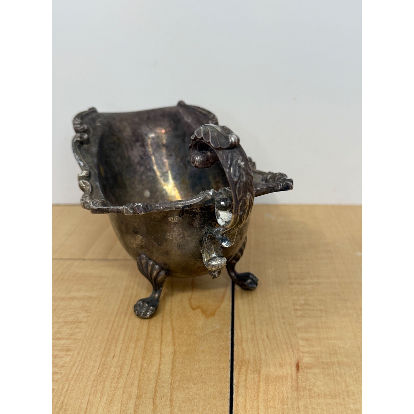 Wallace Silversmiths 330 EPC Silver Plate Gravy Boat Sauce Server Lion Paw Feet