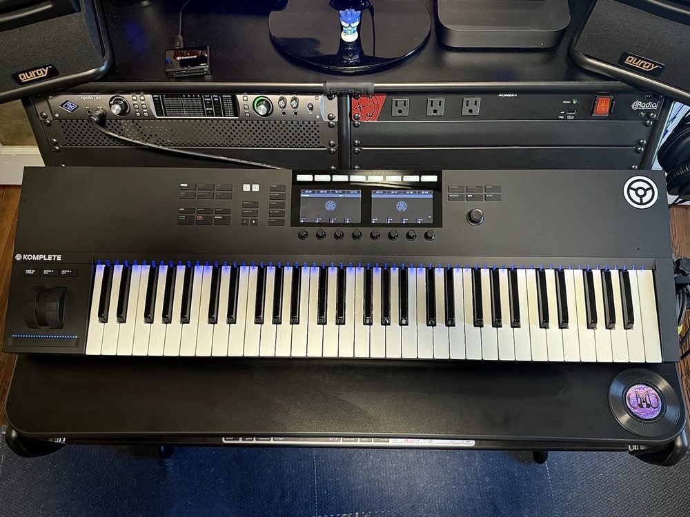 Native Instruments Komplete Kontrol S61 MK2 (w/ Hardware License Transfer)