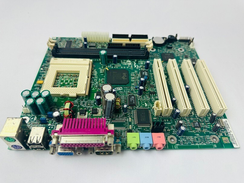 Intel D815EGEW Desktop Board