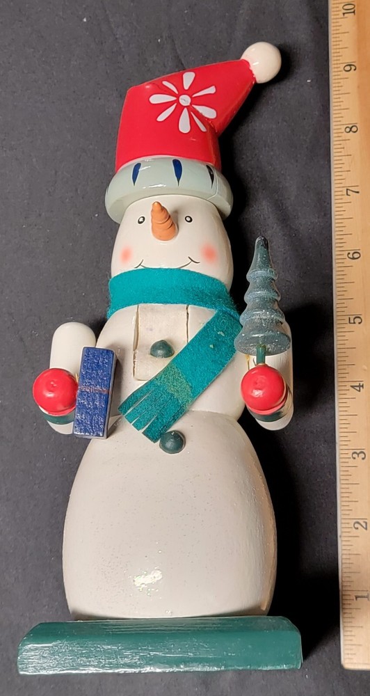 Vintage Wooden SNOWMAN NUTCRACKER Holding Present & Tree EUC in Original Box