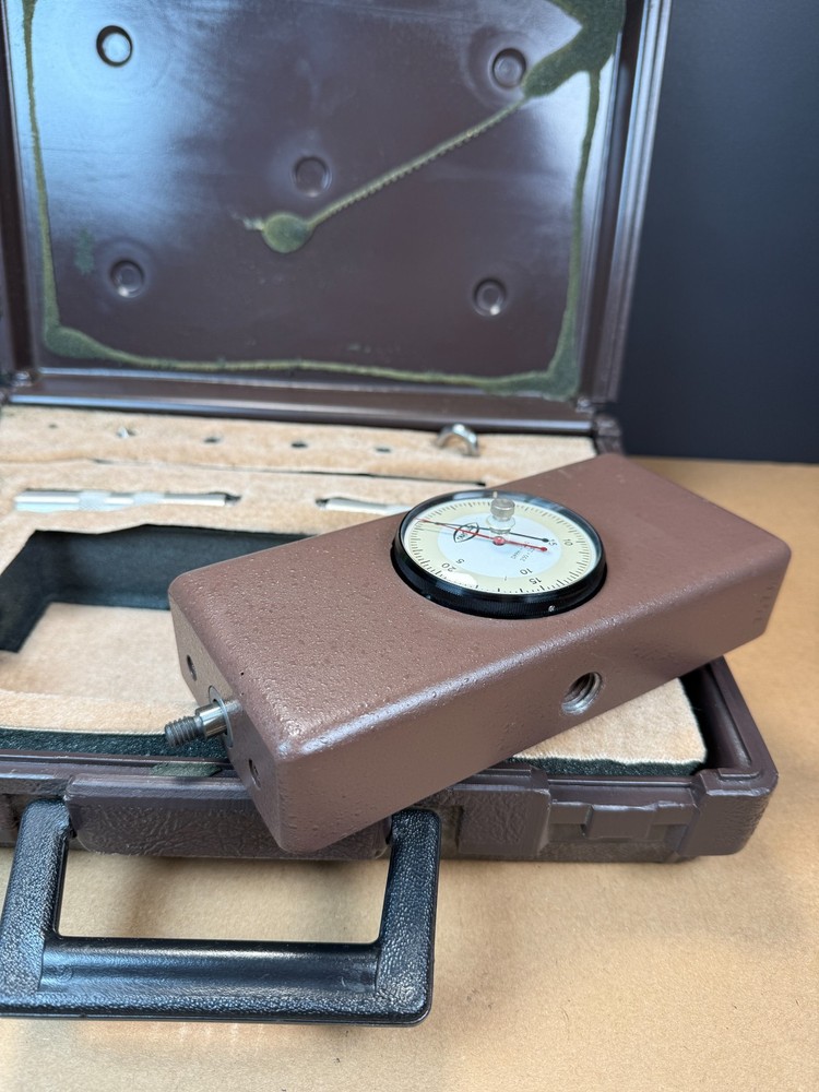 Vintage CHATILLON DPPH-250 Push Pull Force Gauge with Attachments and Case