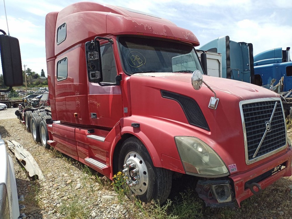 2006 Volvo VNL Left Driver Side View Mirror (12058257