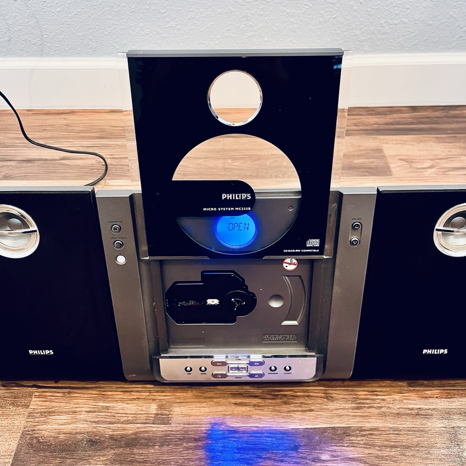 Philips MC235B/37 Micro Shelf Stereo System CD AM/FM Aux w/Speakers - SHIPS FREE