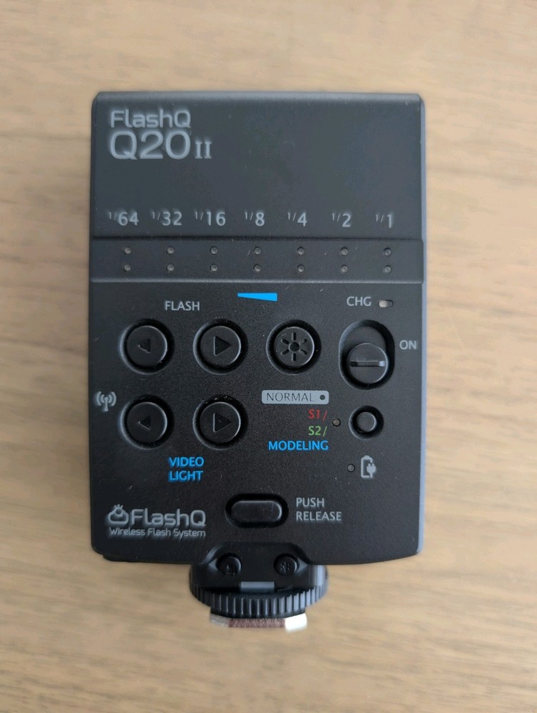 LightPix Labs FlashQ Q20II Wireless Off-Camera Flash