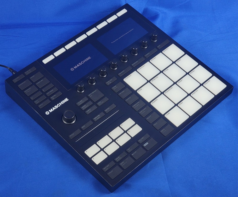 Native Instruments MASCHINE MK3 MIDI Controller Audio Interface w/ Power Cord