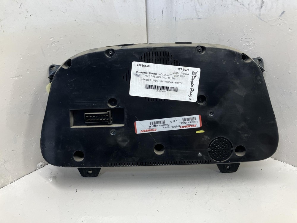 2013-2018 Peterbilt 579 Speedometer Instrument Cluster - Used