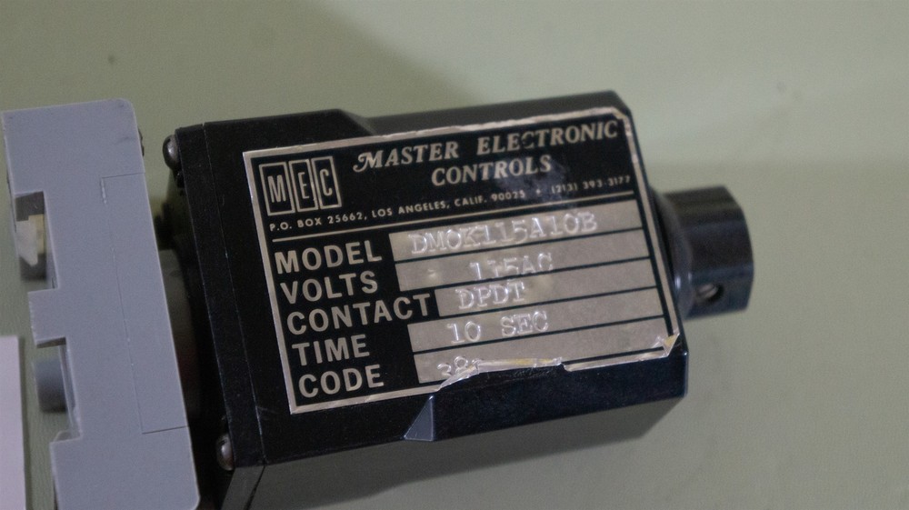 Master Electronic Controls DM0K115A10B Timer Relay- 10 Sec - 115VAC - 8 Pin