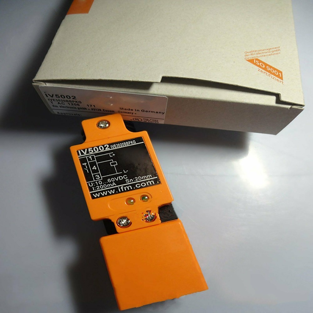 1PCS IFM IV5002 IVE3020BBPKG Proximity Switch New ~