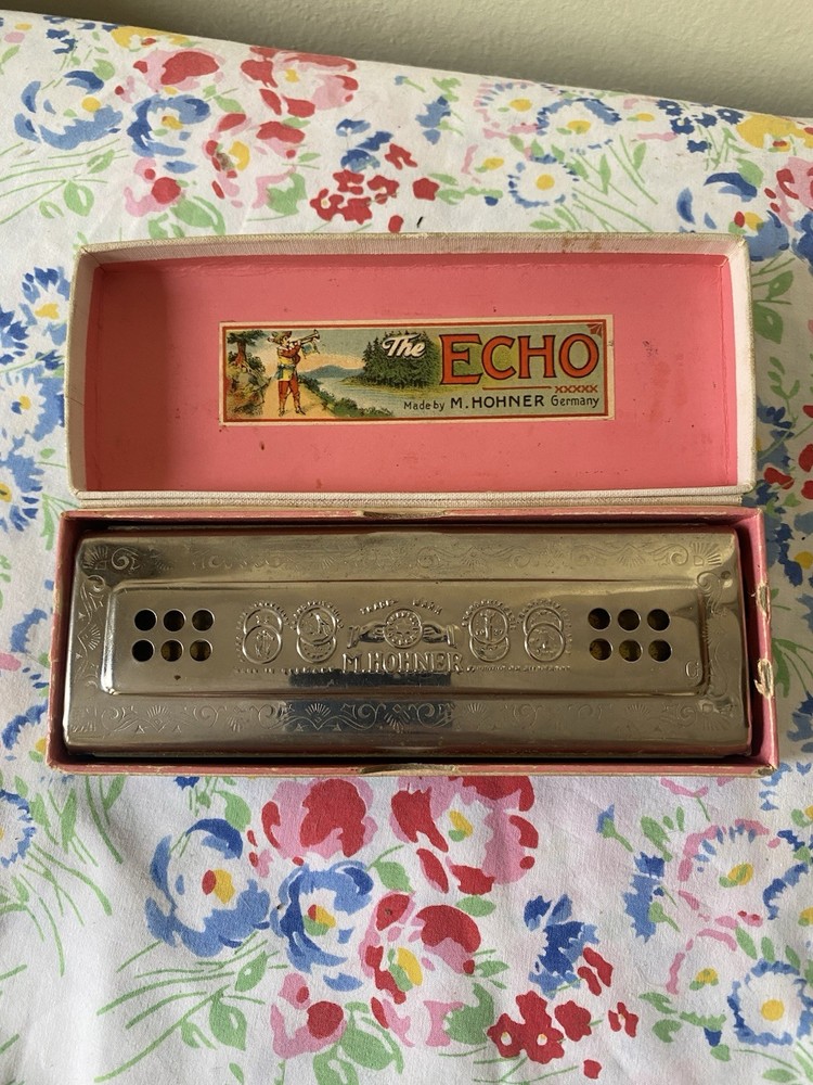 M. Hohner “The Echo” Harmonica Notes C & G with Original Box