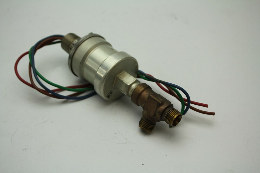 CCS 46-1058 Explosion-proof Pressure Snap Switch Mode 611 Used