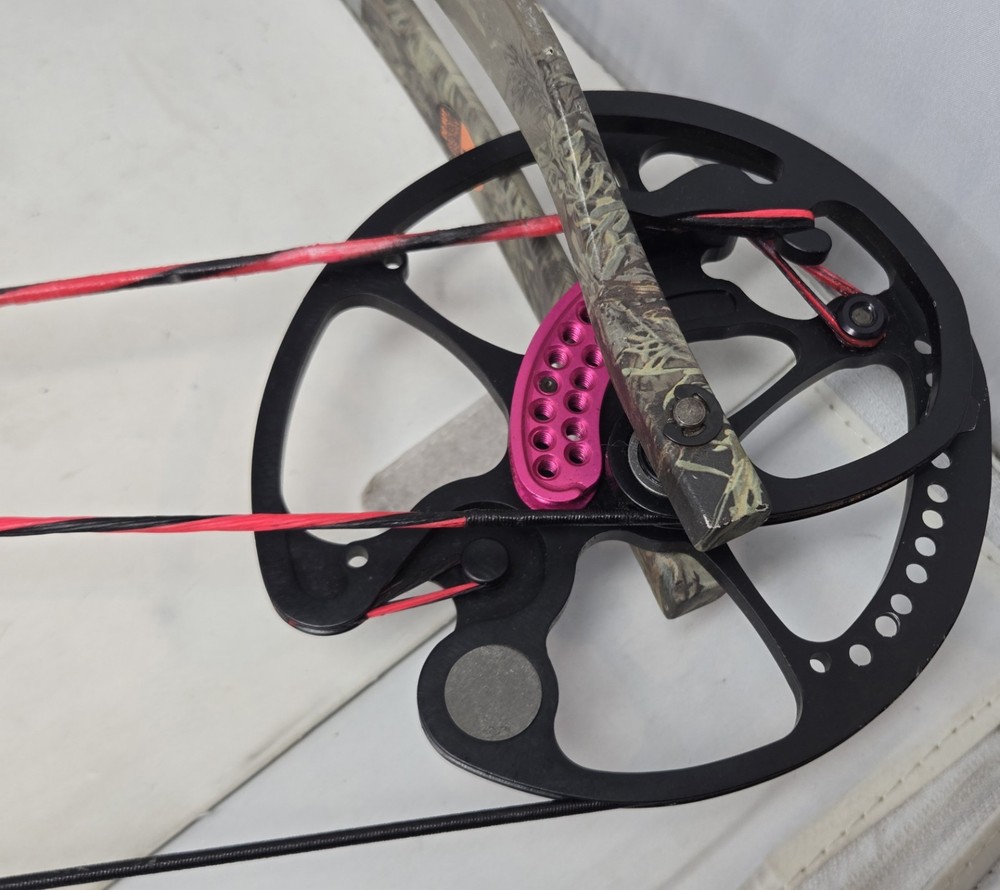 Bear Archery Compound Bow Package - Hard Case Arrows Accessories EUC Bundle