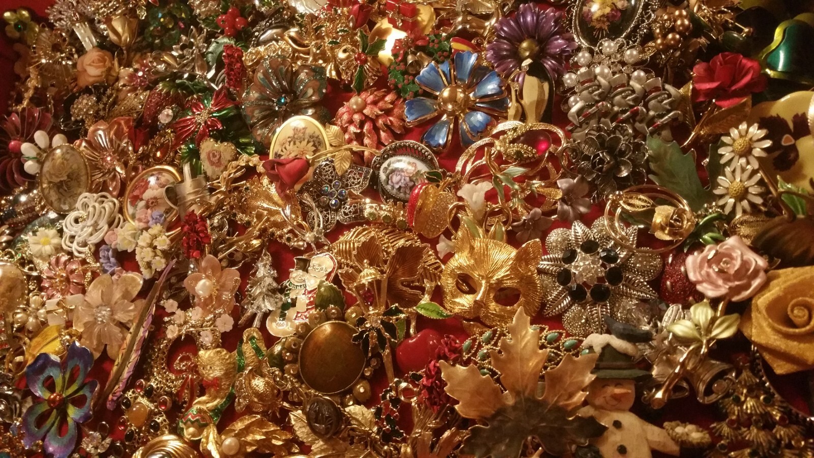 Vintage Costume Jewelry Lots Brooches Signed Unsigned *All Wear*