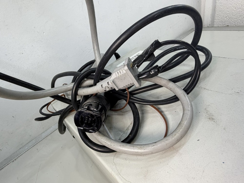 LakeShore 321 Autotuning Temperature Controller