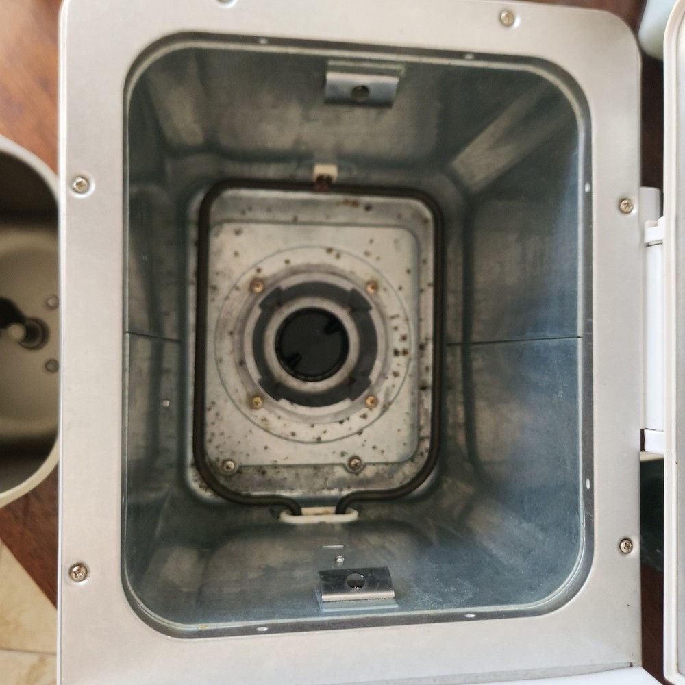 Welbilt White Large Bread Machine ABM6900