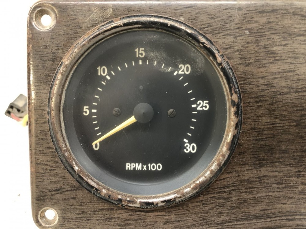 Freightliner FLC112 Speedometer Instrument Cluster - Used