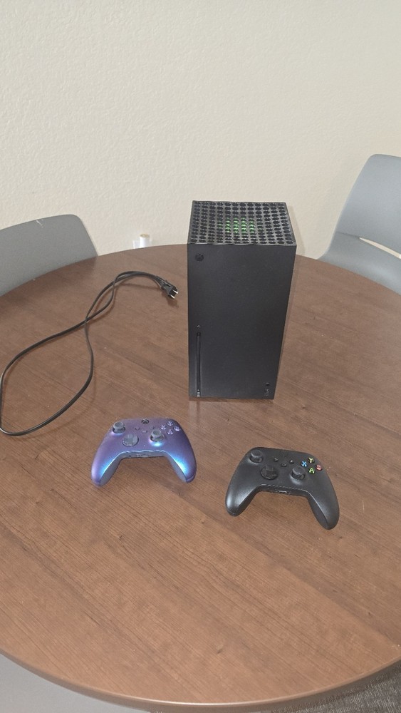 Microsoft Xbox Series X W/Cyberpunk, 2 Wireless Controllers & Power Cable