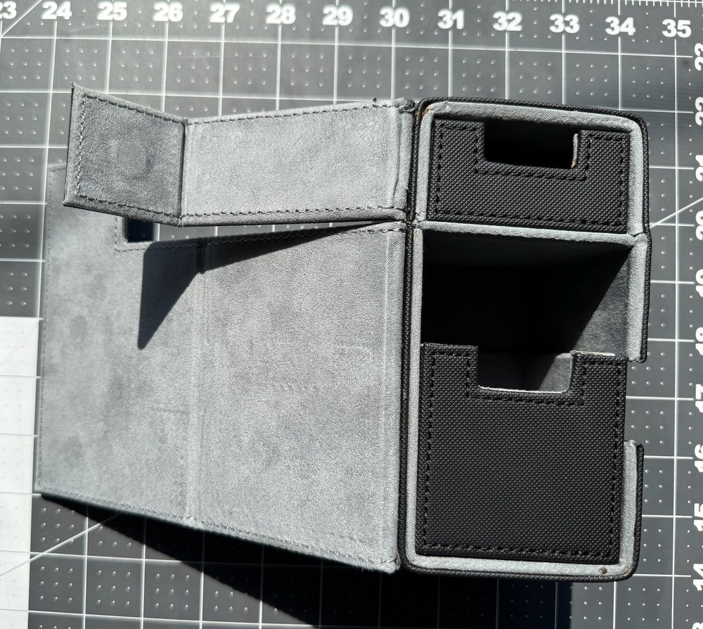 Ultimate Guard Flip 'n' Tray Xenoskin Case +80 MTG