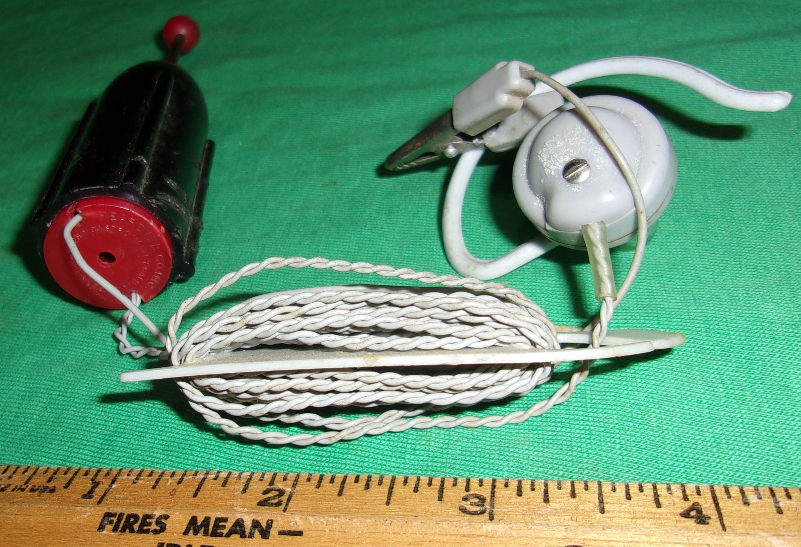 HEAREVER Novelty ROCKET SHIP/Missile CRYSTAL RADIO (1958)