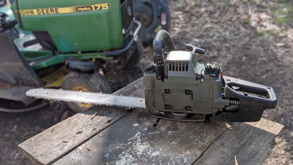 Craftsman Chainsaw. No Issues. 18"/42cc 2 Stroke.