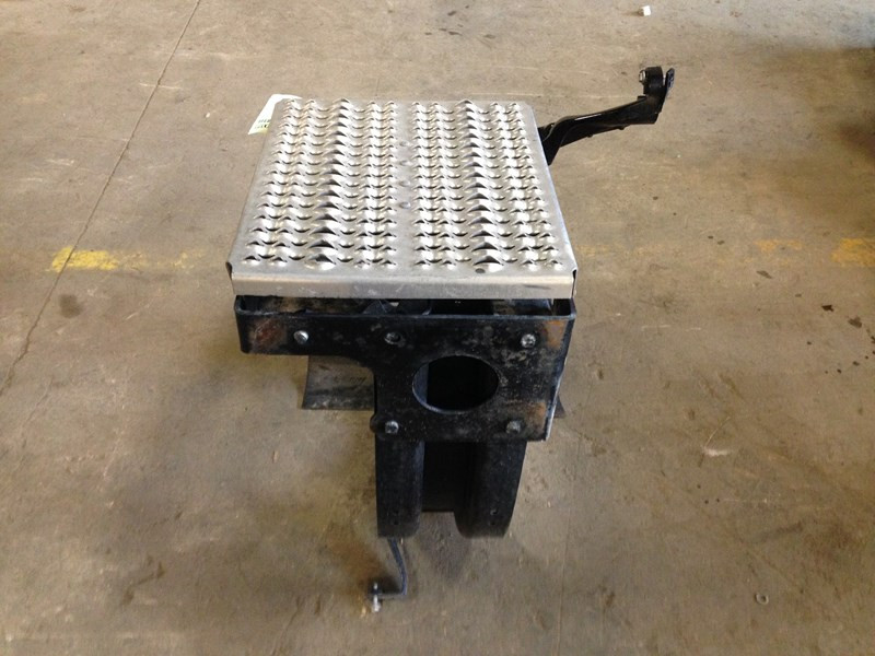 2015 Peterbilt 579 Frame Step A221054 (722-10078)