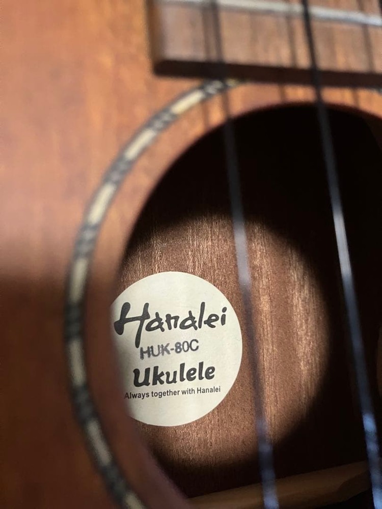 Hanalei HUK-80C Ukulele with case