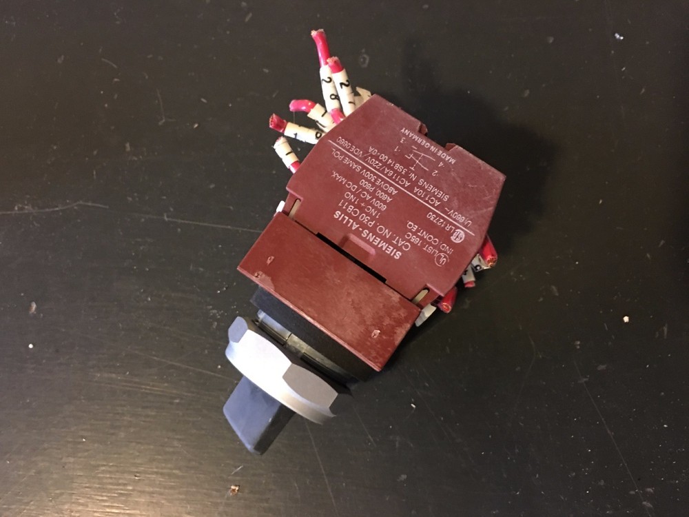 2 Position Siemens Selector Switch with (2) P30CB02 and (2) P30CB11