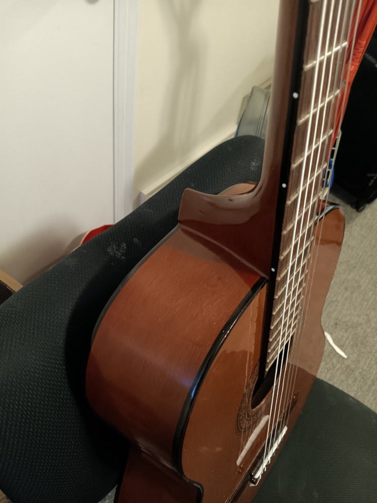 La Primera L30 classical acoustic w/hard case