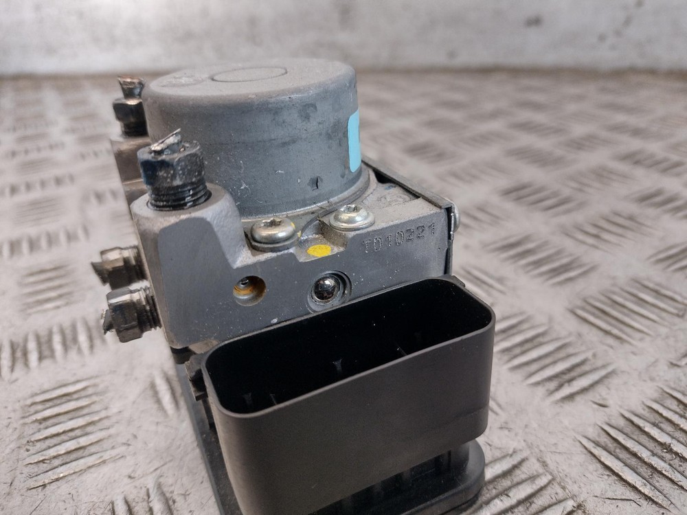 2015 HONDA CBR650F CBR 650 FA-E ABS Pump