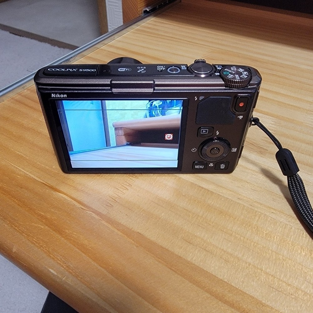 Nikon Coolpix S9500 Brown