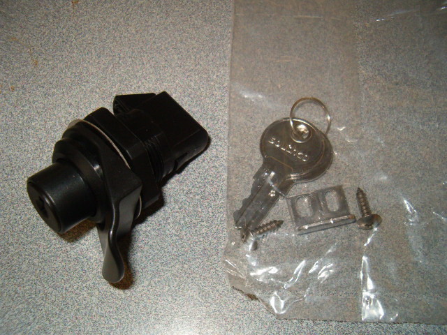 GRADY WHITE LOCKING PUSH LATCH