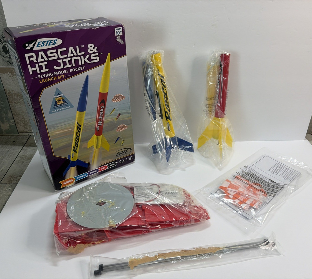 ESTES 1499 RASCAL & HI JINKS FLYING MODEL ROCKET LAUNCH SET