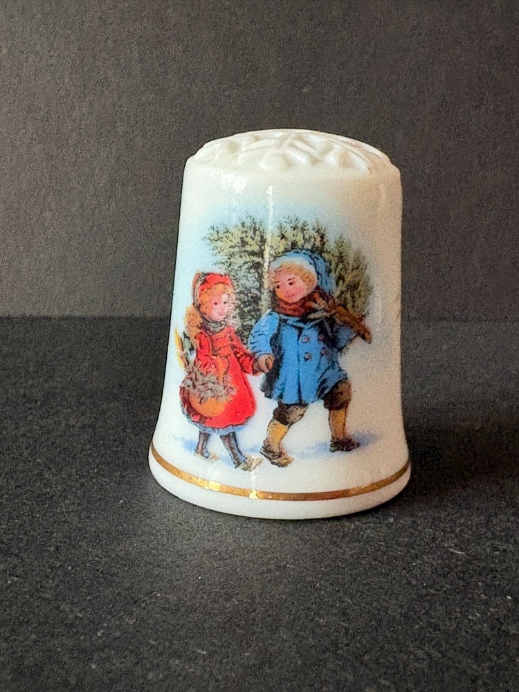 Avon Christmas Thimble 1981
