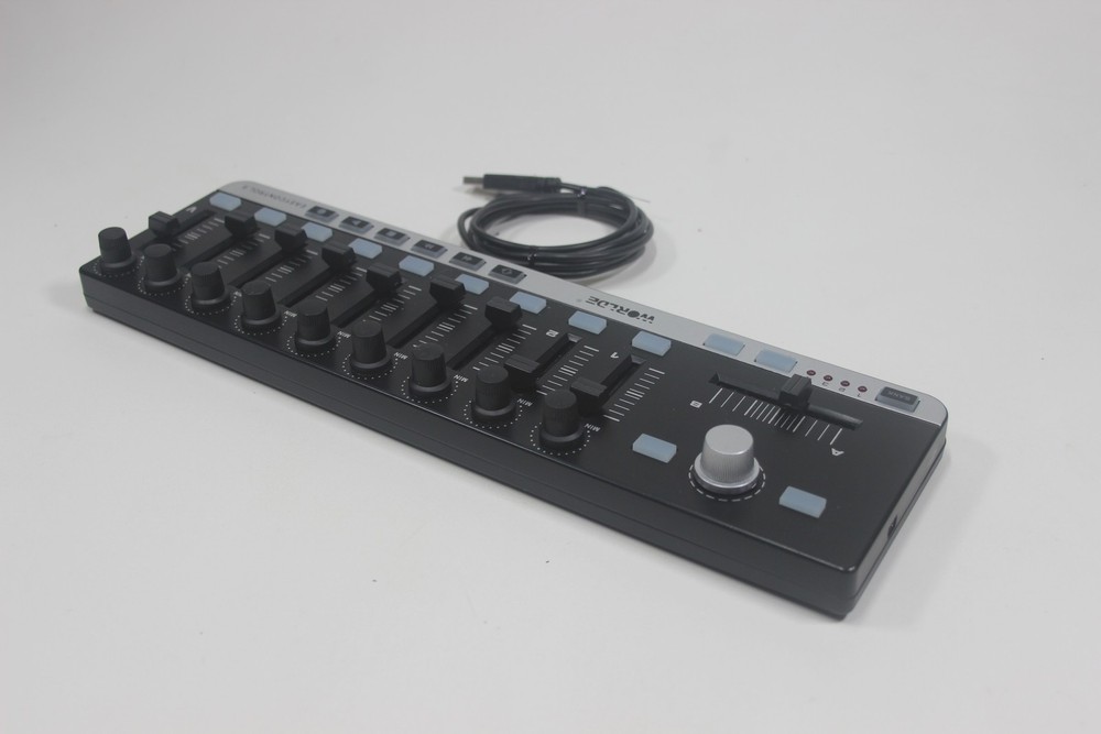 WorldE EasyControl.9 Portable Mini USB 9 Slim-Line Control MIDI Controller Black
