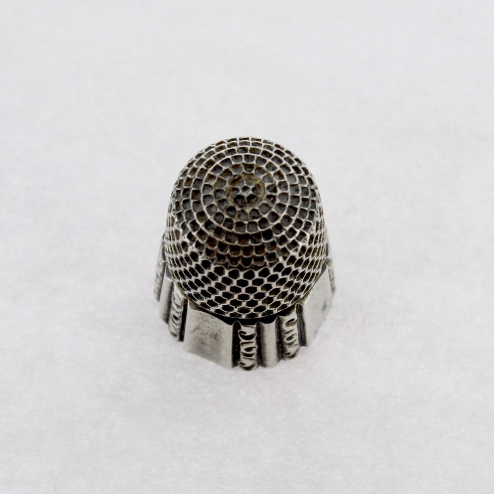 Old or Antique No 7 Simmons Sterling Silver Thimble
