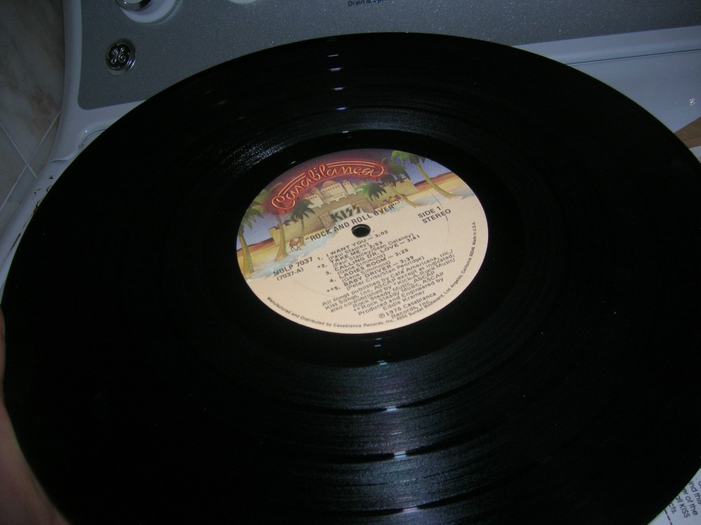 KISS LP ROCK N ROLL OVER LP 1976 W/INSERTS STICKER &ORDER FORM AUCOIN