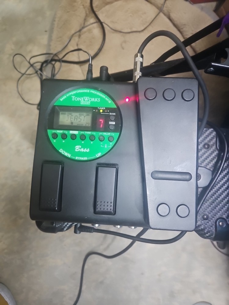 KORG ToneWorks AX1B Bass Multi Effect Processor Pedal + POWER SUPPLY