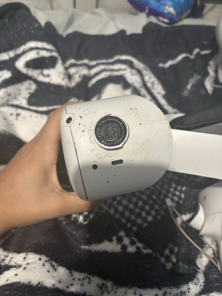 Meta Quest 2 Used Not Including controllers