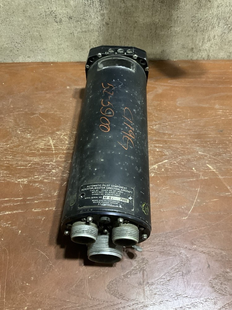 VINTAGE AIRCRAFT AUTOMATIC PILOT COMPONENT INDICATOR MASTER DIRECTION