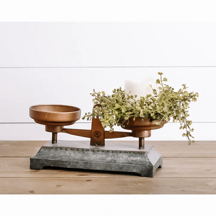 ?⚖️ Copper & Metal Balance Scale Decor ⚖️?