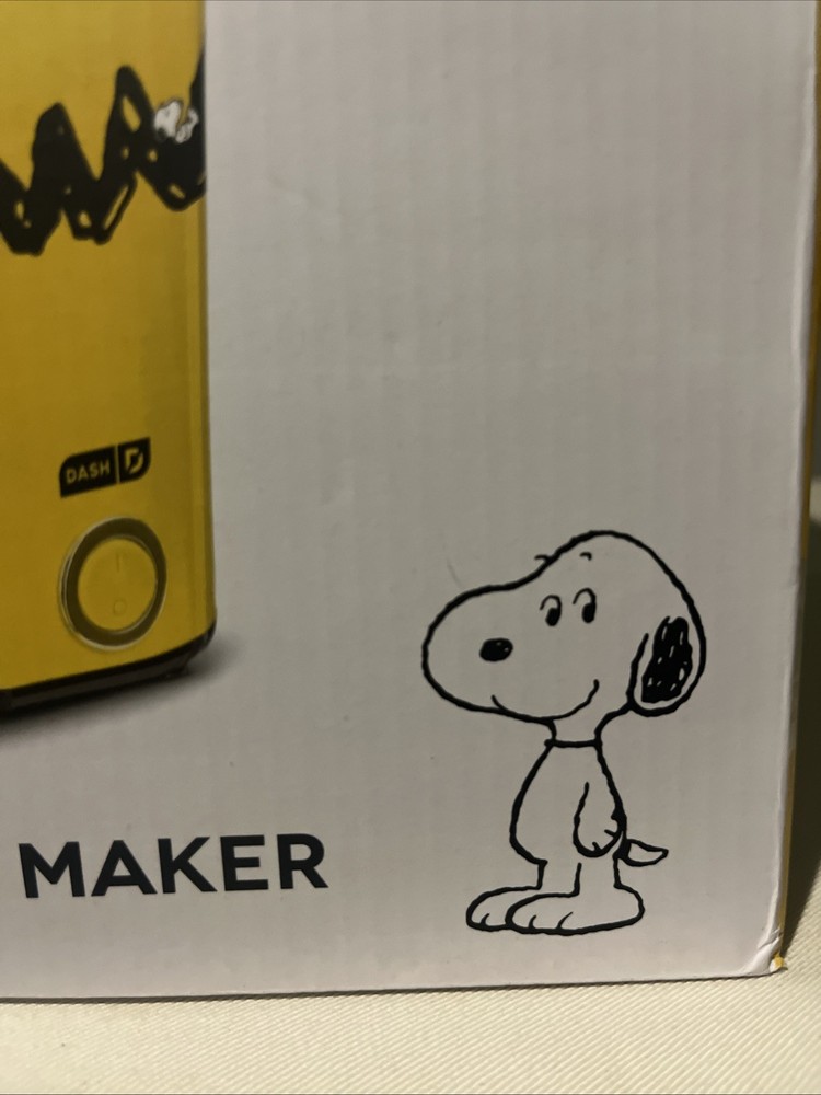 Peanuts x Dash Popcorn Maker